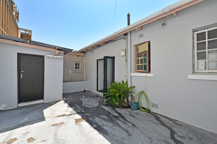 3 Bedroom Property for Sale in Sea Point Western Cape
